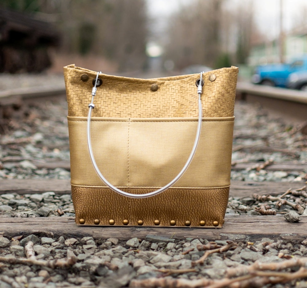 Handbags & Totes